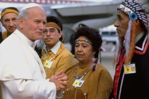 Римский папа Иоанн Павел II и представители разных религий
